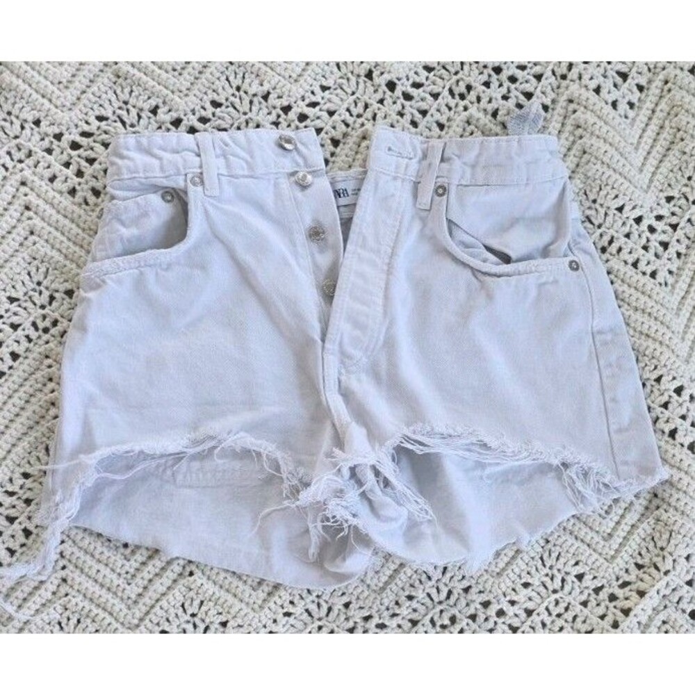 Zara White Distressed Denim Shorts Women's US 6 EU 38 Raw Hem High Rise